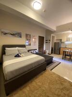 A&G Condotel at 101newport Across NAIA T3客房内的一张或多张床位