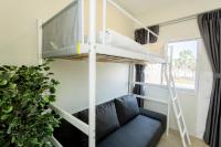 Nomad Plus Life Hostel Pattaya的休息区