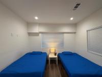 The Blue Hostel客房内的一张或多张床位