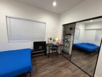The Blue Hostel客房内的一张或多张床位