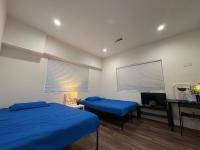 The Blue Hostel客房内的一张或多张床位