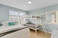 3BR Condo Gulf Views with Pool, Boat Launch and Dock客房内的一张或多张床位