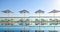 Grand Mercure Dubai City内部或周边的泳池