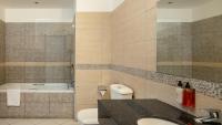 Peninsula Hotel Dar Es Salaam的一间浴室