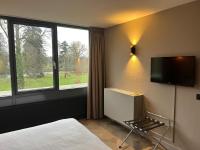 Vaeshartelt Maastricht的电视和/或娱乐中心