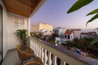 RAON Old Quarter Hotel的阳台或露台