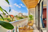 RAON Old Quarter Hotel的阳台或露台