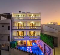 RAON Old Quarter Hotel内部或周边的泳池