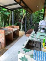 Casa Damai Janda Baik - RIVERVIEW TINY HOUSE外面的花园