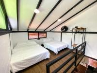 Casa Damai Janda Baik - RIVERVIEW TINY HOUSE客房内的一张或多张床位