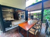 Casa Damai Janda Baik - RIVERVIEW TINY HOUSE的休息区