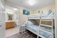 5 Star Resort 11th Fl Stunning Sunrise 2BR 2BA King Suite,Pools ,Shuttle or Walk to Beach客房内的一张或多张床位