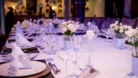 Peninsula Hotel Dar Es Salaam餐厅或其他用餐的地方