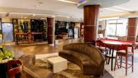 Peninsula Hotel Dar Es Salaam的休息区