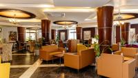 Peninsula Hotel Dar Es Salaam的休息区