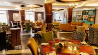 Peninsula Hotel Dar Es Salaam餐厅或其他用餐的地方