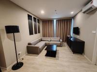 QQQ hotel type room Empire Damansara的电视和/或娱乐中心