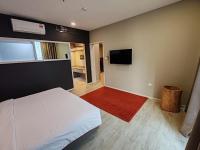 QQQ hotel type room Empire Damansara客房内的一张或多张床位