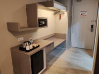 QQQ hotel type room Empire Damansara的厨房或小厨房