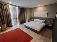 QQQ hotel type room Empire Damansara客房内的一张或多张床位