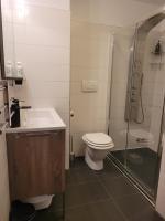 Cham&#39;Heart, 4-star apartments in Chamonix centre with free private parking的一间浴室