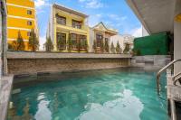 RAON Old Quarter Hotel内部或周边的泳池