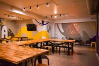 Onefam Les Corts餐厅或其他用餐的地方