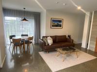 Southwark Hotel & Apartments的休息区