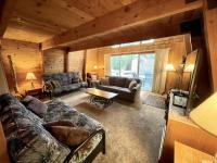 Pine Knot Guest Ranch的休息区