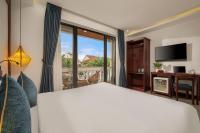 RAON Old Quarter Hotel客房内的一张或多张床位