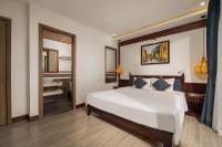 RAON Old Quarter Hotel客房内的一张或多张床位