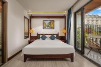 RAON Old Quarter Hotel客房内的一张或多张床位