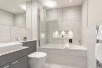 Bond House by Celador Apartments的一间浴室