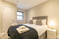 Bond House by Celador Apartments客房内的一张或多张床位