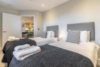 Bond House by Celador Apartments客房内的一张或多张床位