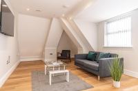 Bond House by Celador Apartments的电视和&#47;或娱乐中心