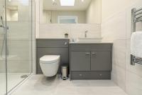 Bond House by Celador Apartments的一间浴室