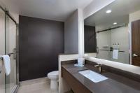 Fairfield by Marriott Inn & Suites Albuquerque Uptown的一间浴室