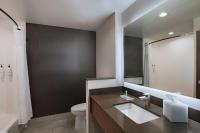 Fairfield by Marriott Inn & Suites Albuquerque Uptown的一间浴室