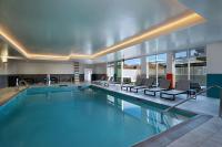 Fairfield by Marriott Inn & Suites Albuquerque Uptown内部或周边的泳池