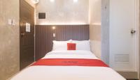 RedDoorz at MBB Room NAIA 2客房内的一张或多张床位