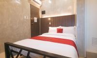 RedDoorz at MBB Room NAIA 2客房内的一张或多张床位