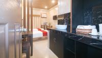 RedDoorz at MBB Room NAIA 2客房内的一张或多张床位