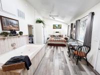Pine Knot Guest Ranch客房内的一张或多张床位