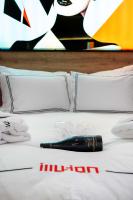 Illusion Beach &amp; ClubHotel - Adults Only客房内的一张或多张床位