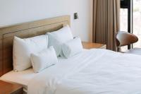Hotel Jeonju Hanok Village客房内的一张或多张床位