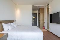 Hotel Jeonju Hanok Village客房内的一张或多张床位