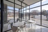 Hotel Jeonju Hanok Village餐厅或其他用餐的地方