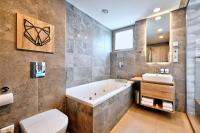 Wellness Hotel Fénix的一间浴室