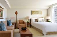 Ka Laʻi Waikiki Beach, LXR Hotels & Resorts的休息区